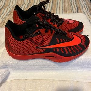 Nike HyperLive Style 819663-600 Color University Red Black Gym Size 7